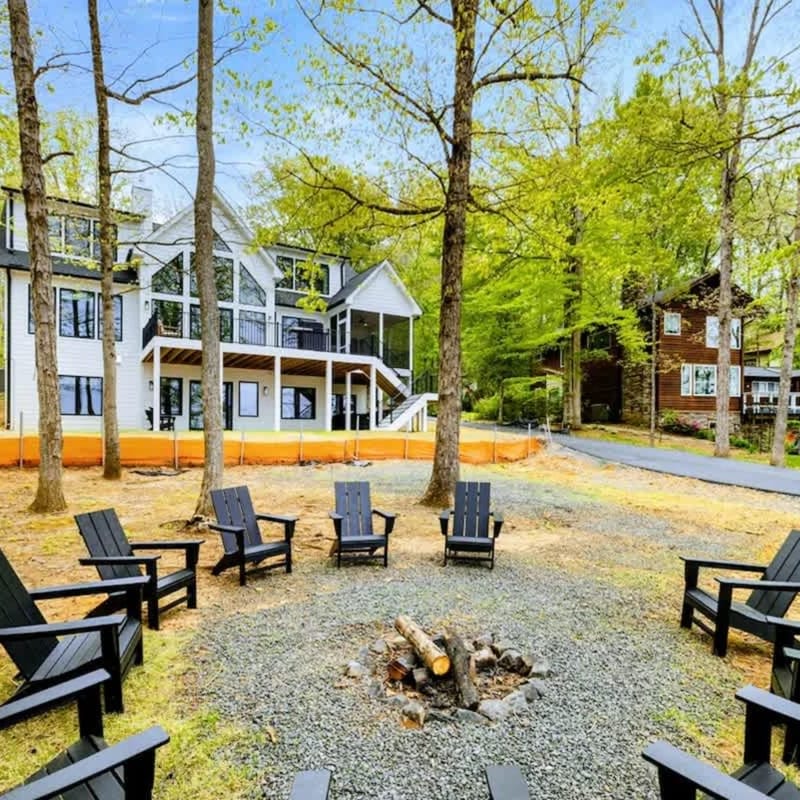 5728 Windy Oaks (Off The Hook)